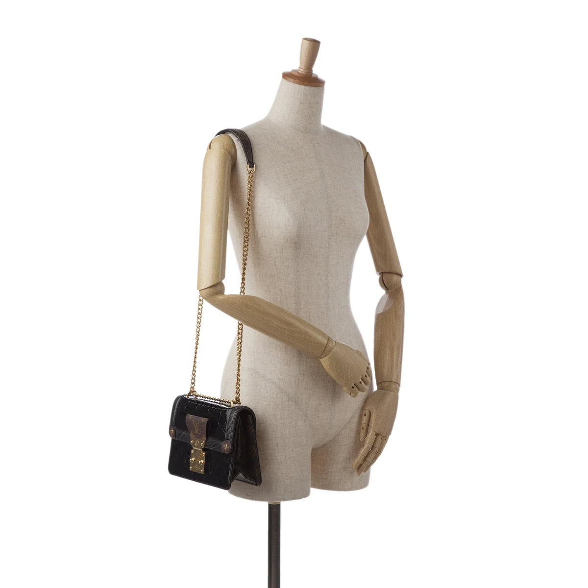 Unisex Louis (Good) Vuitton Vernis Leather Wynwood Crossbody Monogram Authenticated Pre-Owned Bag Black