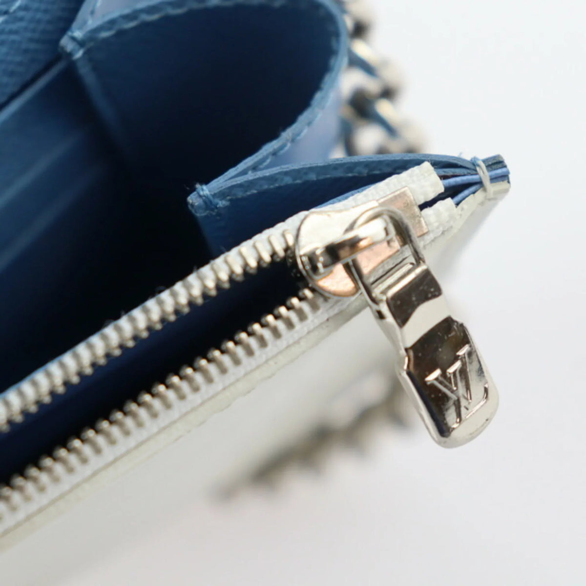 Long Leather Mask Hardware Chain Bag (Good) Multicolor White Epi LOUIS Wallet M60795 Tribal Silver VUITTON Blue Pre-Owned Series Vuitton Shoulder Louis